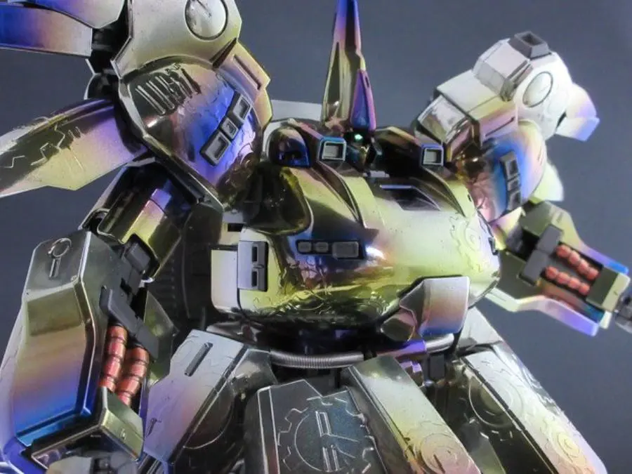 まるで金属甲冑！ピカピカに輝くガンプラ作品に思わず見惚れて