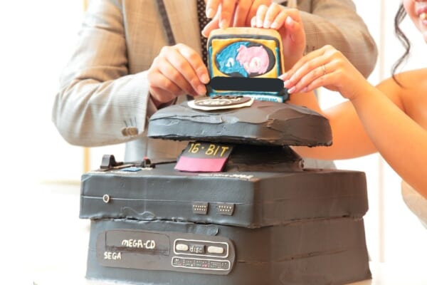 SEGA愛あふれるメガドラタワーのウェディングケーキ　カセットフーフーも再現