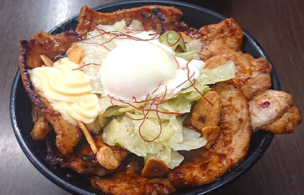 丼に咲いたトンテキの花　「四日市風トンテキすた丼」を食べてきた