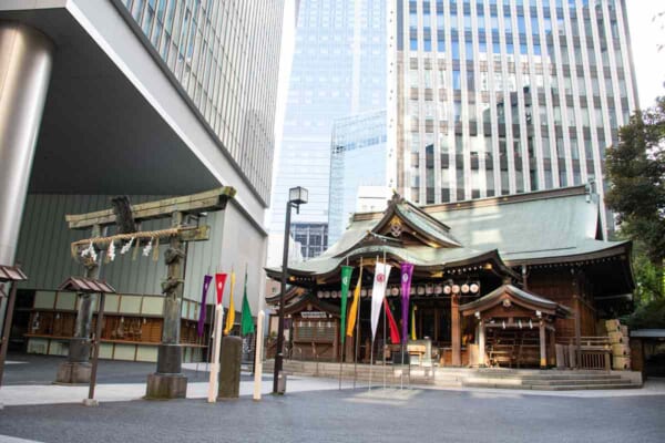 高層ビルの谷間にある虎ノ門金刀比羅宮
