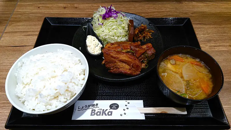 「特上豚バラブロックの生姜煮焼き定食」（ブタ盛／税込1400円）