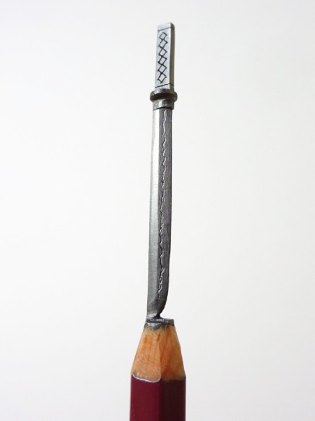 わずか数cmの世界に込めるリアリティ　鉛筆彫刻家・シロイさんの作品に注目