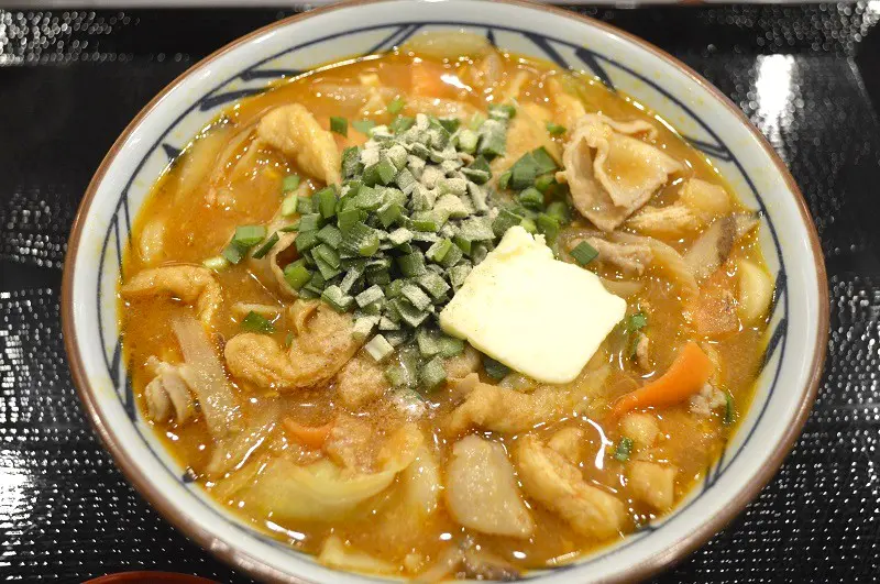 「俺たちのニラバタ豚汁うどん」