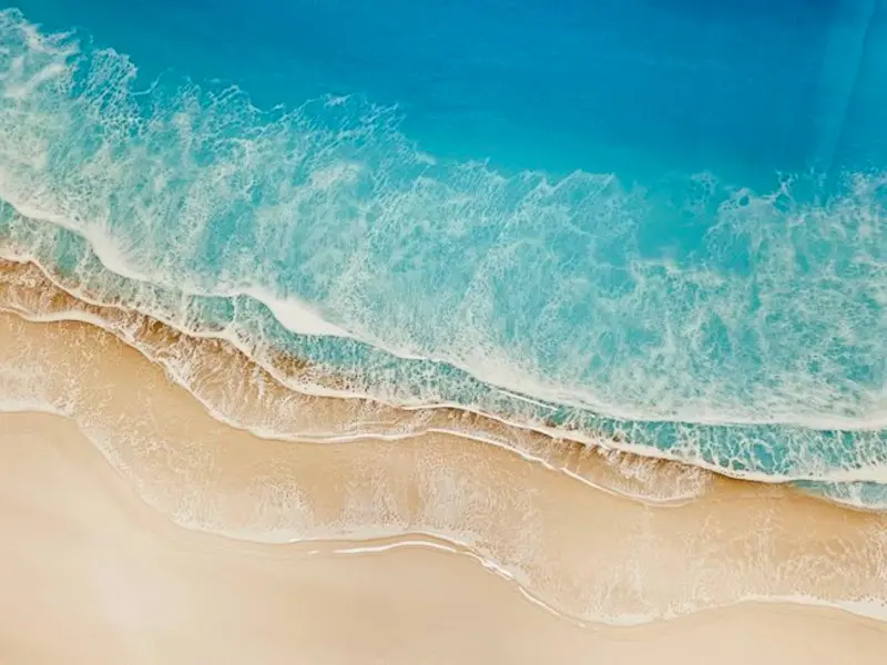 美しい「癒しの海」のレジンアートに時も忘れてしまいそう