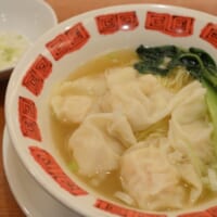 「海老雲吞麺」（税込934円）