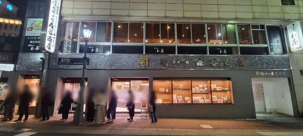 行列は裏手にまで。