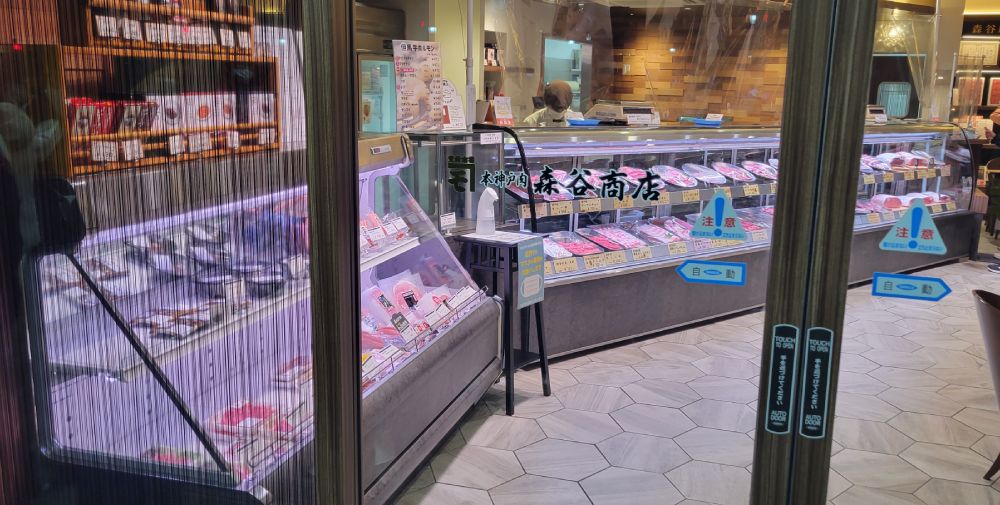 神戸ビーフをはじめとした様々な牛肉を取り揃えている精肉コーナー。