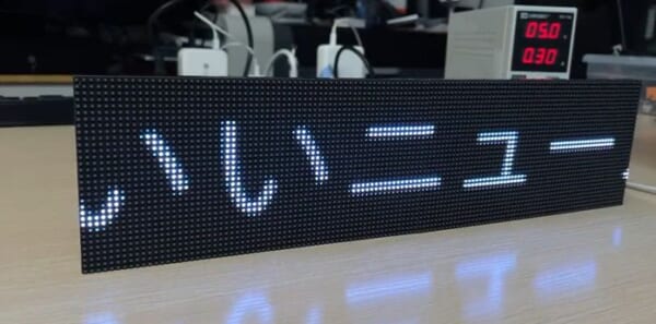 心身に好影響？「いいニュースだけ表示する電光掲示板」が開発される。