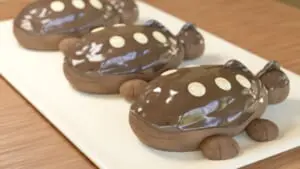 甘いチョコをたっぷりトッピング　CGで描くポケモン「ドオー」のお菓子