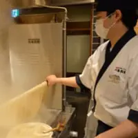 うどんを茹でる