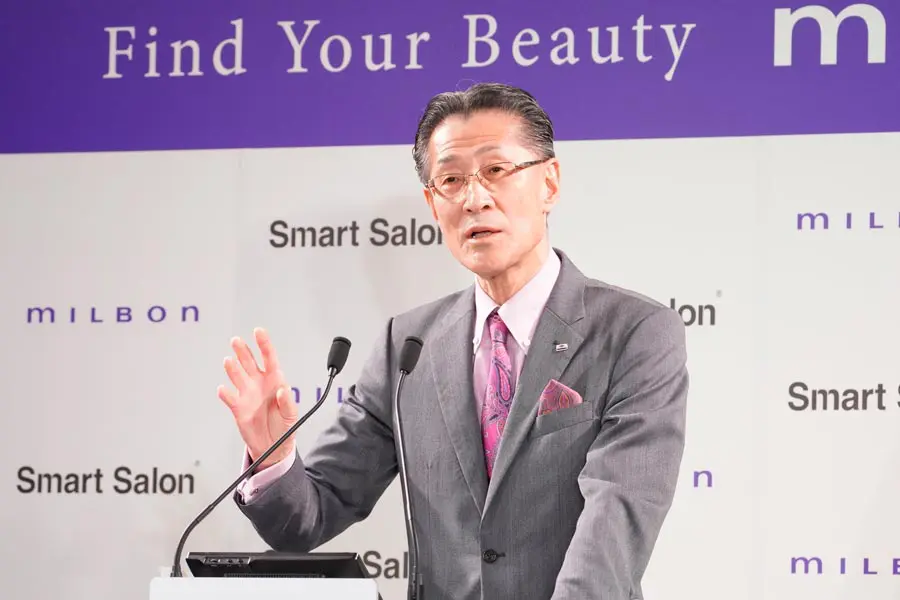 「Smart Salon」について語る佐藤社長