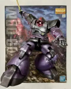 ガンプラの箱からドムが飛び出した！圧巻クオリティのボックスアート風