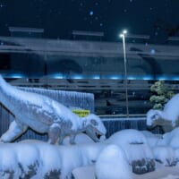 雪に覆われてしまった恐竜のモニュメント