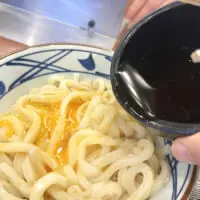 丸亀製麺の釜玉うどんと、かけだし