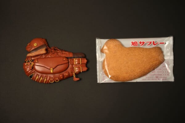 本当にお菓子！？アイシングで表現されたレザー風鳩サブレ―に驚愕