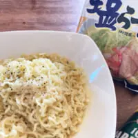 「サッポロ一番　塩ラーメンで作るカルボナーラ」