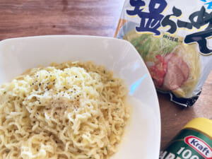 「サッポロ一番　塩ラーメンで作るカルボナーラ」