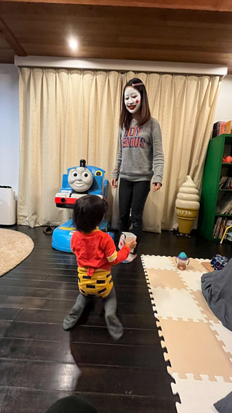 ママの顔はなんと白塗り！福の神の「お多福さん」