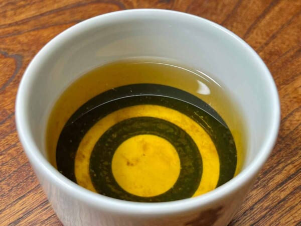 33年熟成された琥珀色の大吟醸酒（浦里酒造店提供）