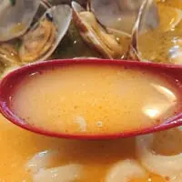 あさりの旨味とバターのコク、さらににんにくの特製タレが絶妙のハーモニー
