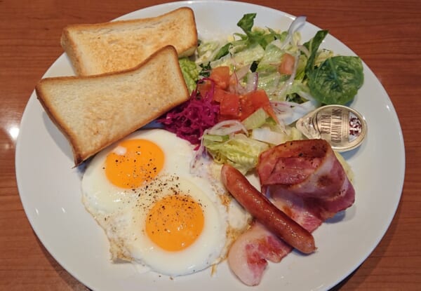 びっくりドンキーでホテルの気分に　新モーニングメニューを食べてきた