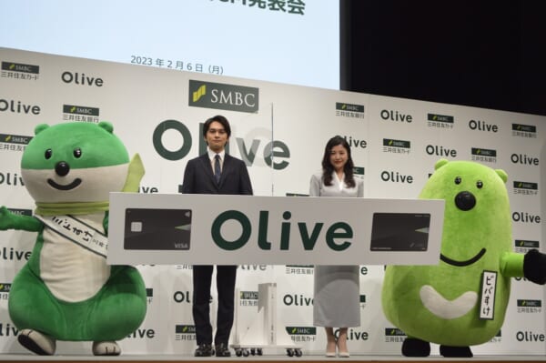 SMBCグループ新テレビCM発表会に北村匠海と吉高由里子が登場