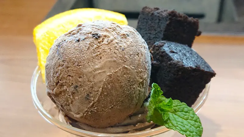 トーショコラケーキとガトーショコラアイスがドーン！