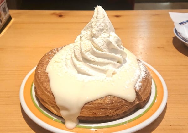 コメダ珈琲店で「シロノワール 白い恋人」を堪能