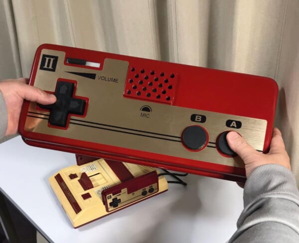 でかっ！特大サイズの2コンのオブジェをレトロゲームファンが自作