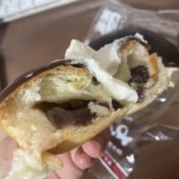 静岡の菓子パン「ようかんぱん」切ったところ
