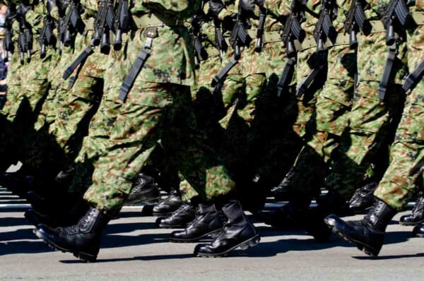 ドリフの曲は軍歌や戦時中の俗謡を元ネタにしたものが目立つ（イメージ画像）