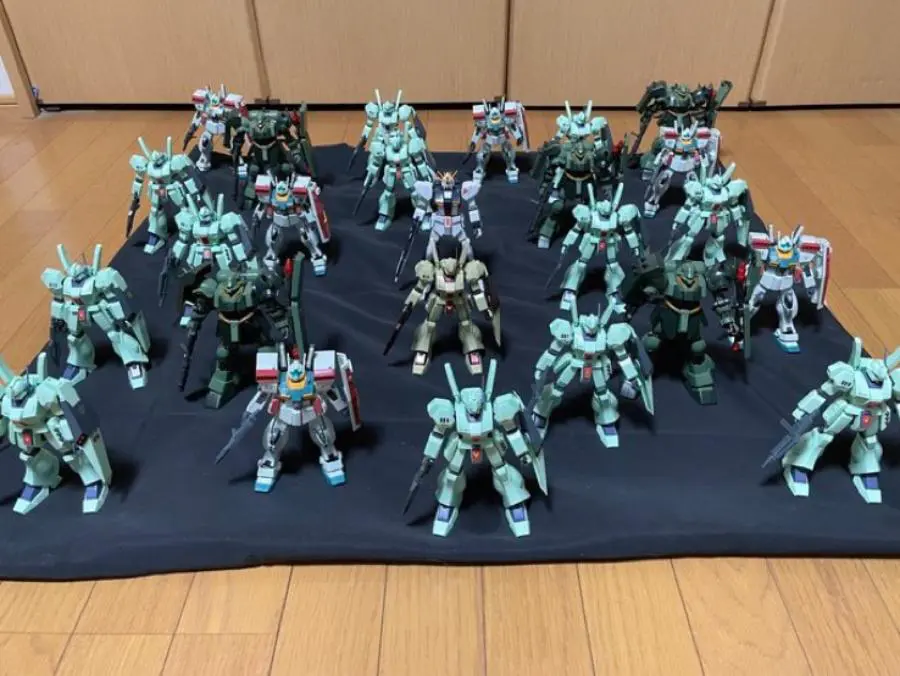逆襲のシャアよりジオラマ完成品 機動戦士ガンダム逆襲のシャアをジオラマで再現しました♪(๑ᴖ