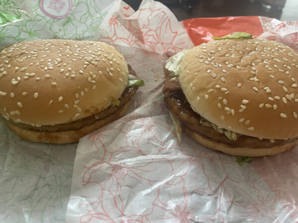 マクドナルド「瀬戸内レモンタルタルベーコンてりたま」と「てりたま」あけたところ