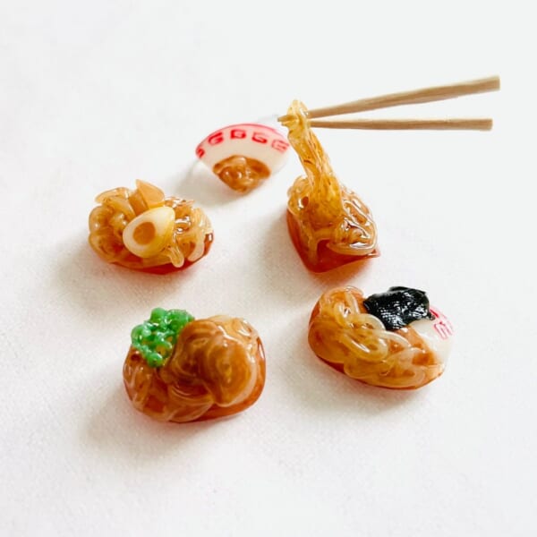 ラーメンがネイルチップにまさかの変身！箸ですくう様子まで完全再現