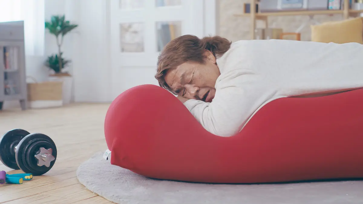 長州力が「Yogibo」のCMに出演　気持ち良すぎて夢の世界に飛ぶ場面も？