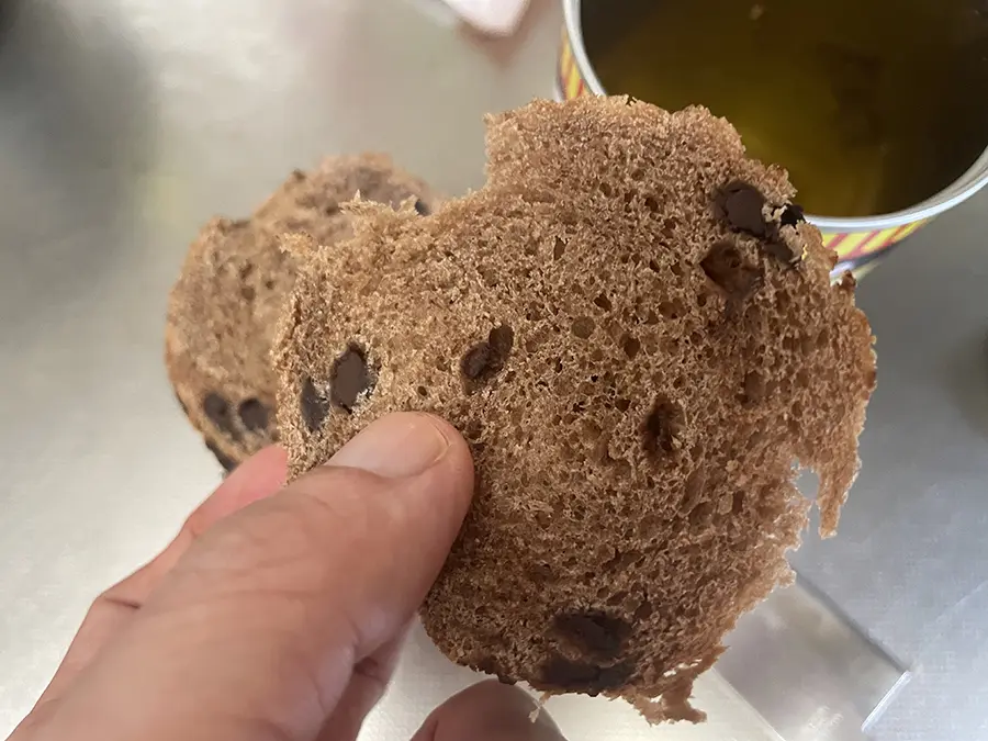 「チョコバットくんのふわチョコパン」の破片