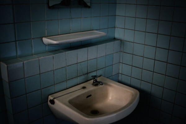 今も生き続けるトイレの花子さんの噂（画像：photoAC）