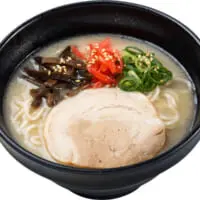豚骨ラーメンの王道ともいえる食材がトッピングされています