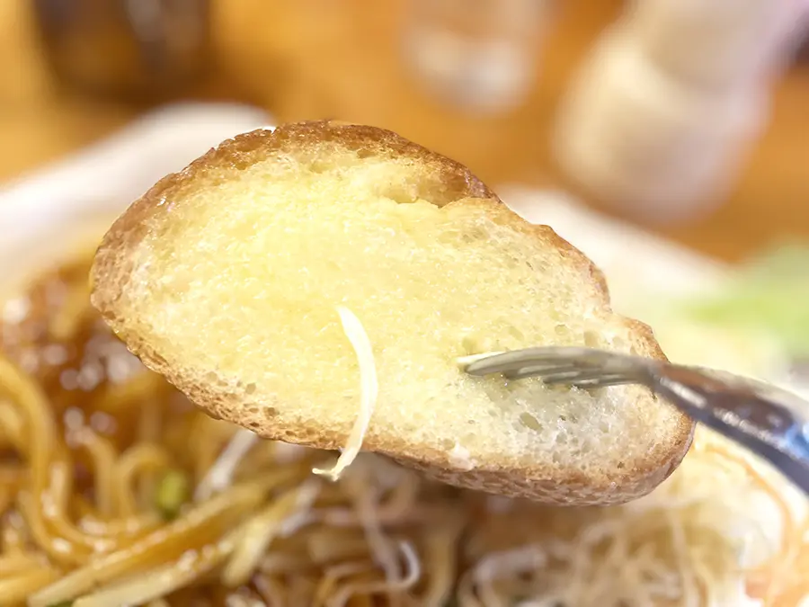 コメダ珈琲のあんかけスパについてくるパン