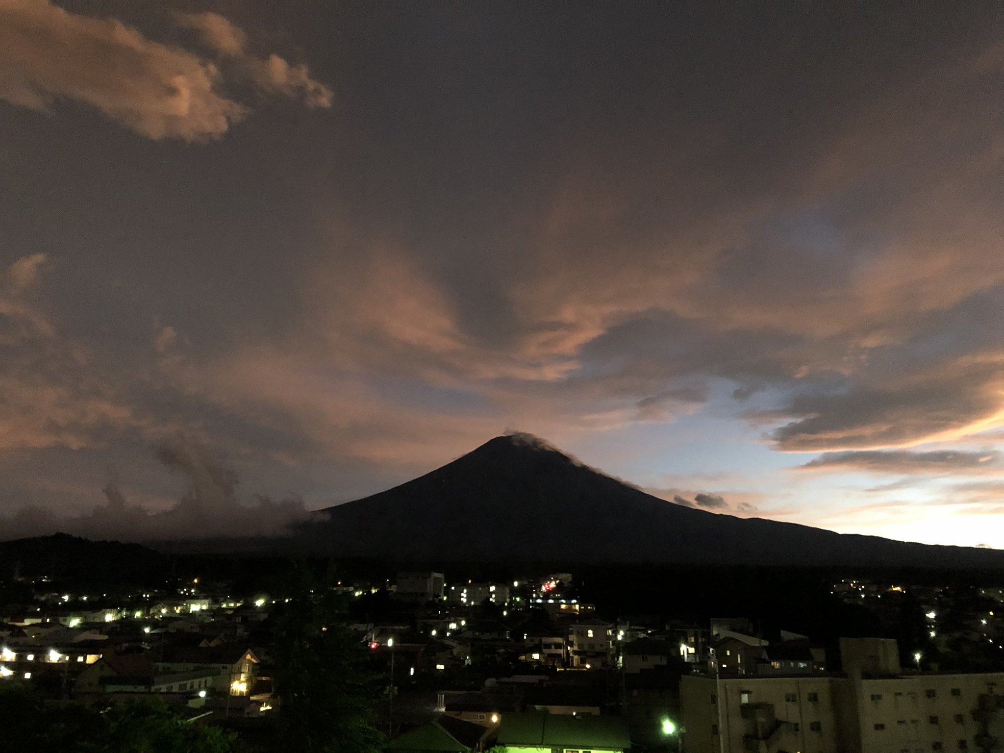 富士山の夕暮れの写真
