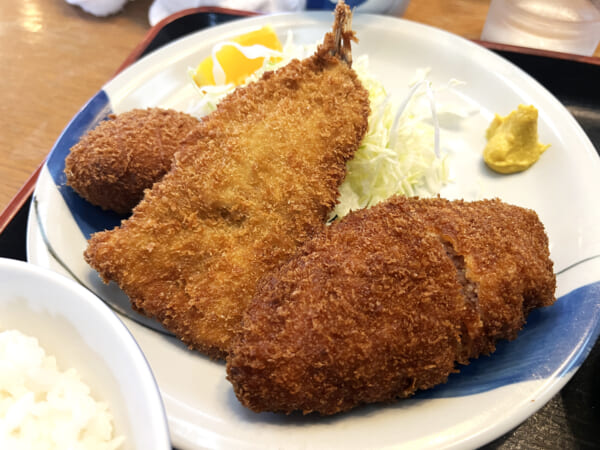 定食についているミックスフライたち