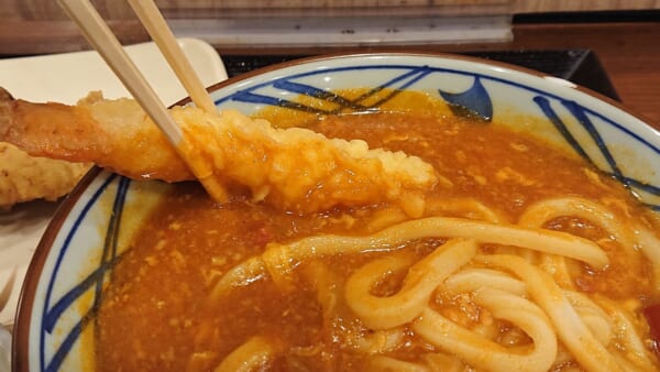 丸亀製麺でエビチリが！広報に聞いた美味しさが増す意外なトッピング