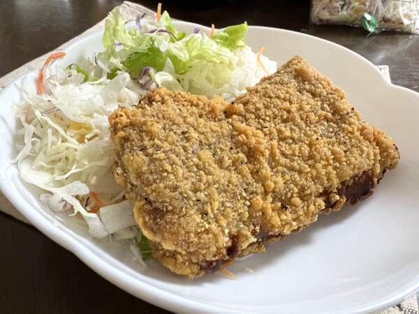 じゅわっと肉汁「ファミチキ旨塩だれ」をオンザライス