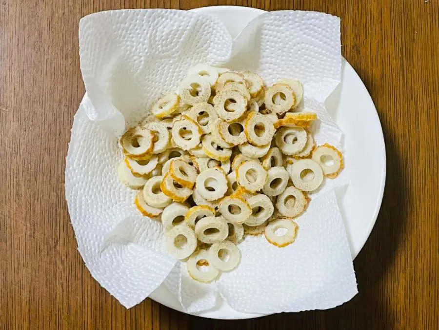 耐熱皿に移し、クッキングシートを敷いてレンジでチン