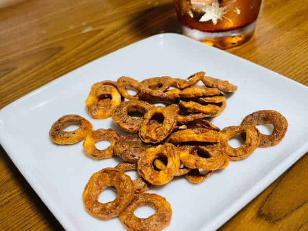 レンジ加熱ですぐできる！サクサク食感の「ちくわチップス」作ってみた