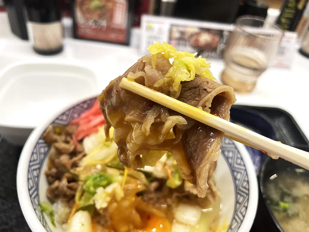 吉野家の一番偉い人が考えた「裏牛丼」を食べてみた 「秘密のまかない飯」再現 | おたくま経済新聞