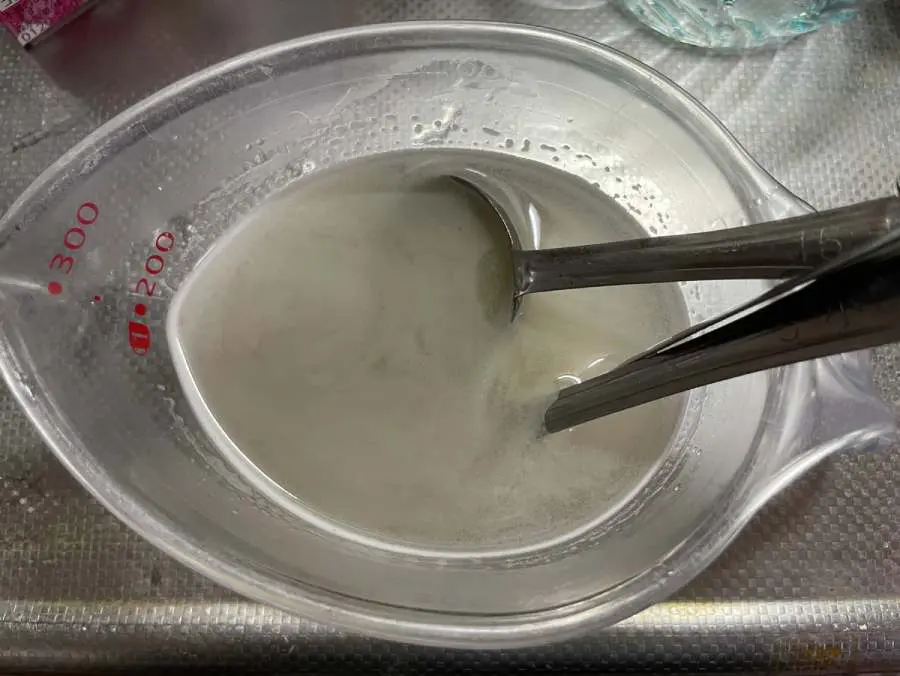粉ゼラチンを水を混ぜてレンジで加熱