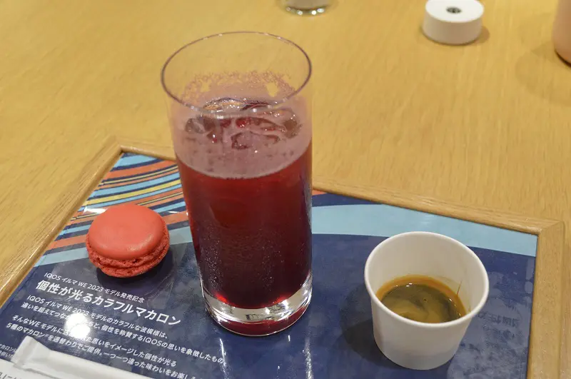 オリジナルドリンクとスイーツの試飲や試食