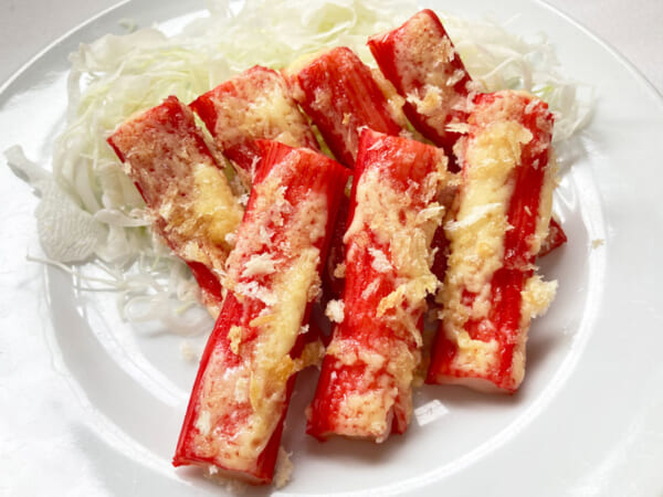 「カニカマのマヨパン粉焼き」
