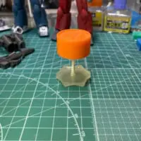 まるでアート作品？引き出し奥から15年ぶりに出てきた模型用接着剤の衝撃の姿